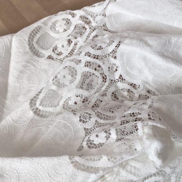 Off-shoulder blouse - Picture 3 of 3